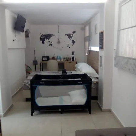 Pink House Garden Pensión 4*