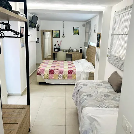 بيت ضيافة Pink House Garden مونتيروسّو ال ماري