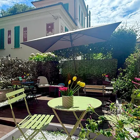 بيت ضيافة Pink House Garden مونتيروسّو ال ماري