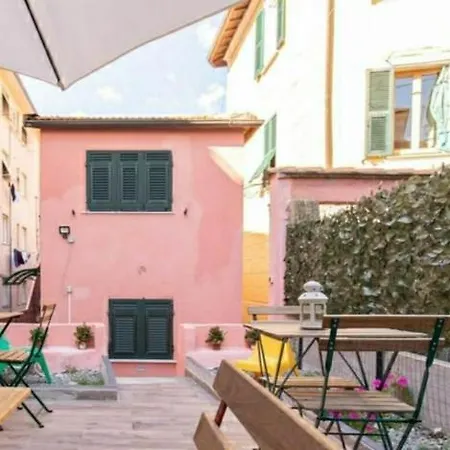 Pink House Garden Guest house