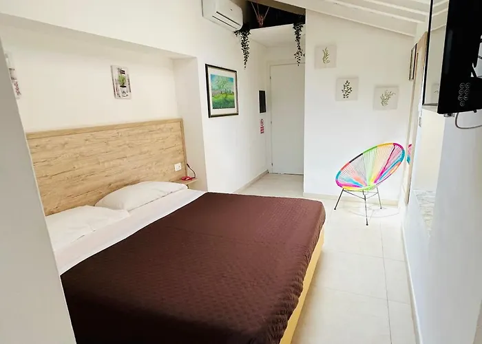 招待所 Pink House Garden 4*