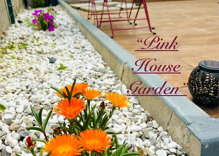 Pink House Garden 4*