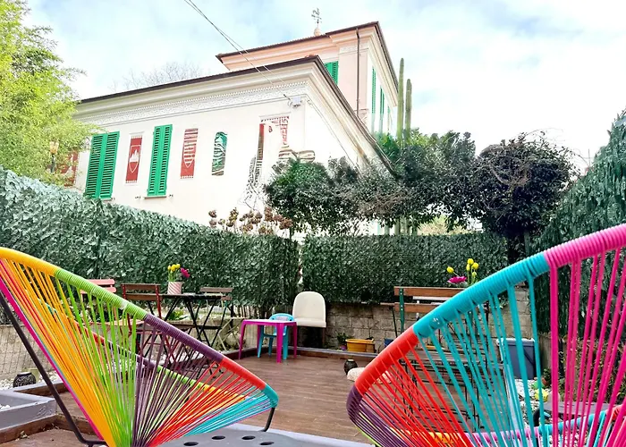 بيت ضيافة Pink House Garden مونتيروسّو ال ماري